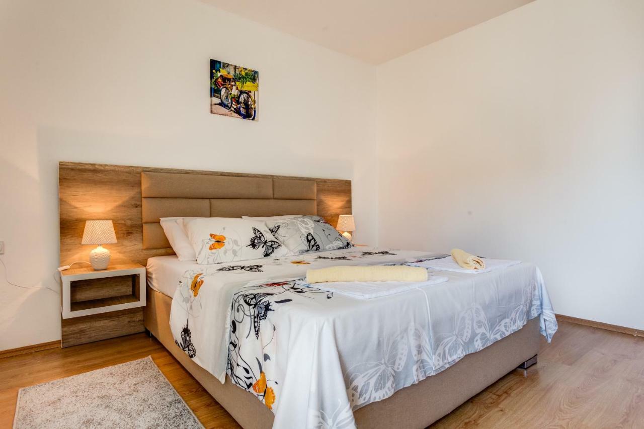 Libra Apartments Tivat Exterior foto